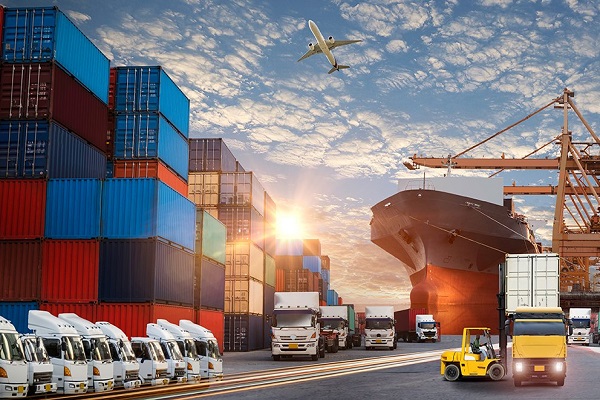 UAE's non-oil foreign trade surges in H1, hits $462bn, says report